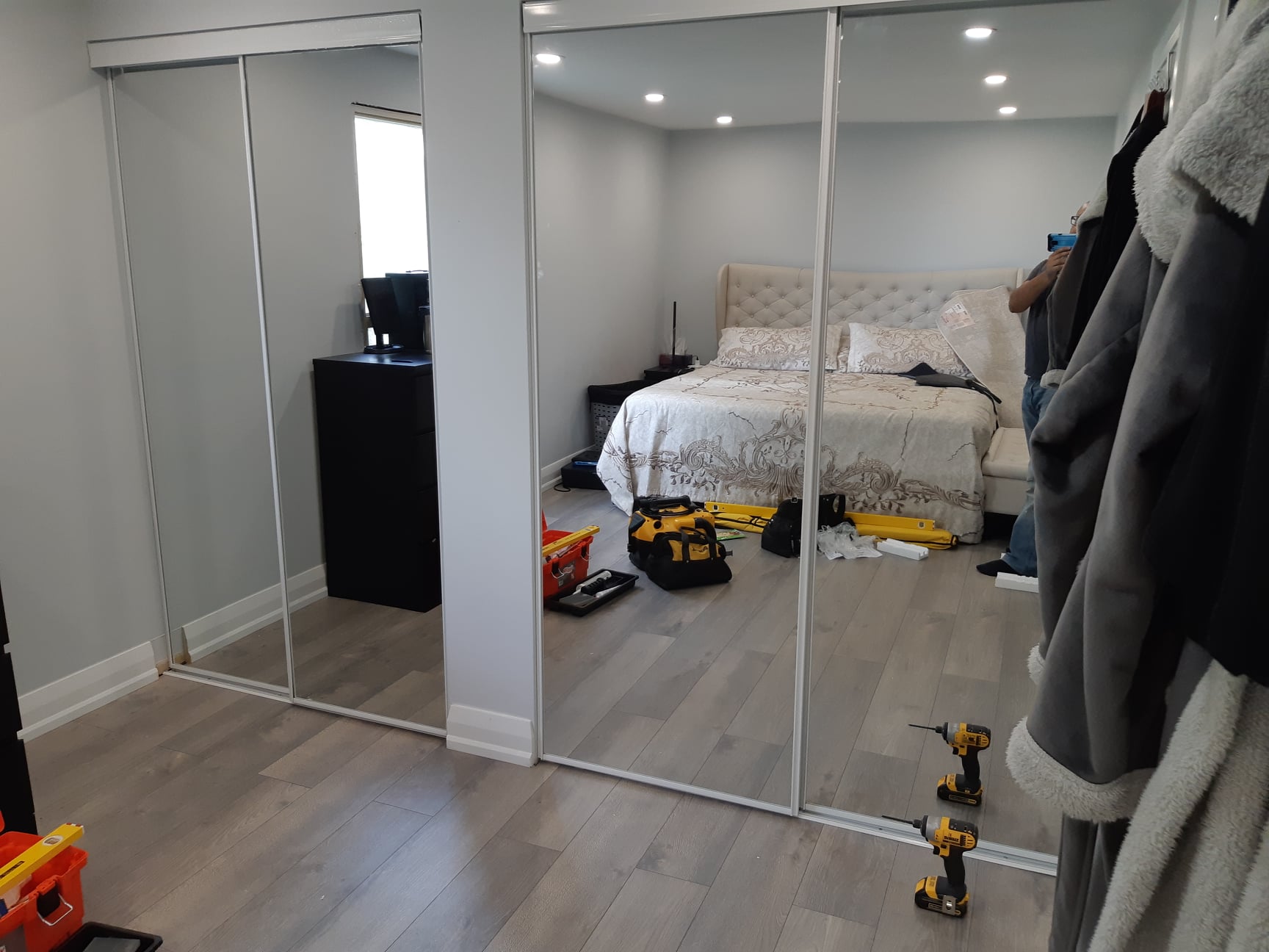 sliding-mirror-doors